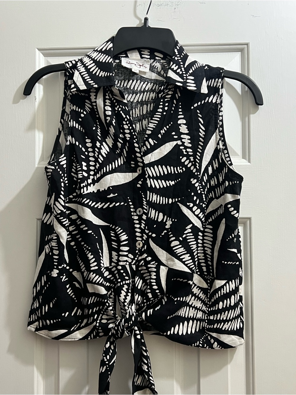 Panama Jack Black & White Sleeveless Tie-Hem Button Front Top